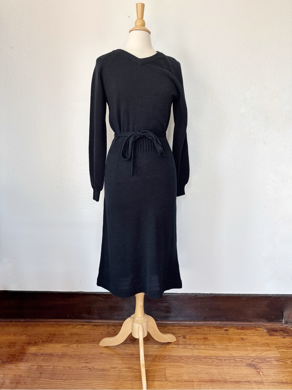 Vintage 70s Goth Retro Solid Black Knit V-Neck Midi Dress